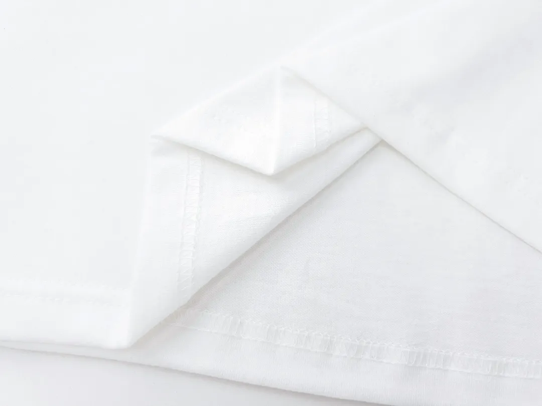 W650#P110💰 [Stone lsland/Stone Island summer new black and white Tai Chi compass cuff armband printed pattern short-sleeved T-shirt] ⚠️[Original creation, high control of details] - Made of 260 grams of combed cotton, 32 count double yarn, soft and comfortable to the touch, sweat-absorbent and breathable. - Simple, basic and versatile style, original single quality, the first choice for couples. - Made in a large factory, four needles and five threads on the shoulder, neatly arranged, high quality workmanship. -Same style for men and women, very versatile, one piece for everyone, details are clearly visible. Color: Black White Size: M L